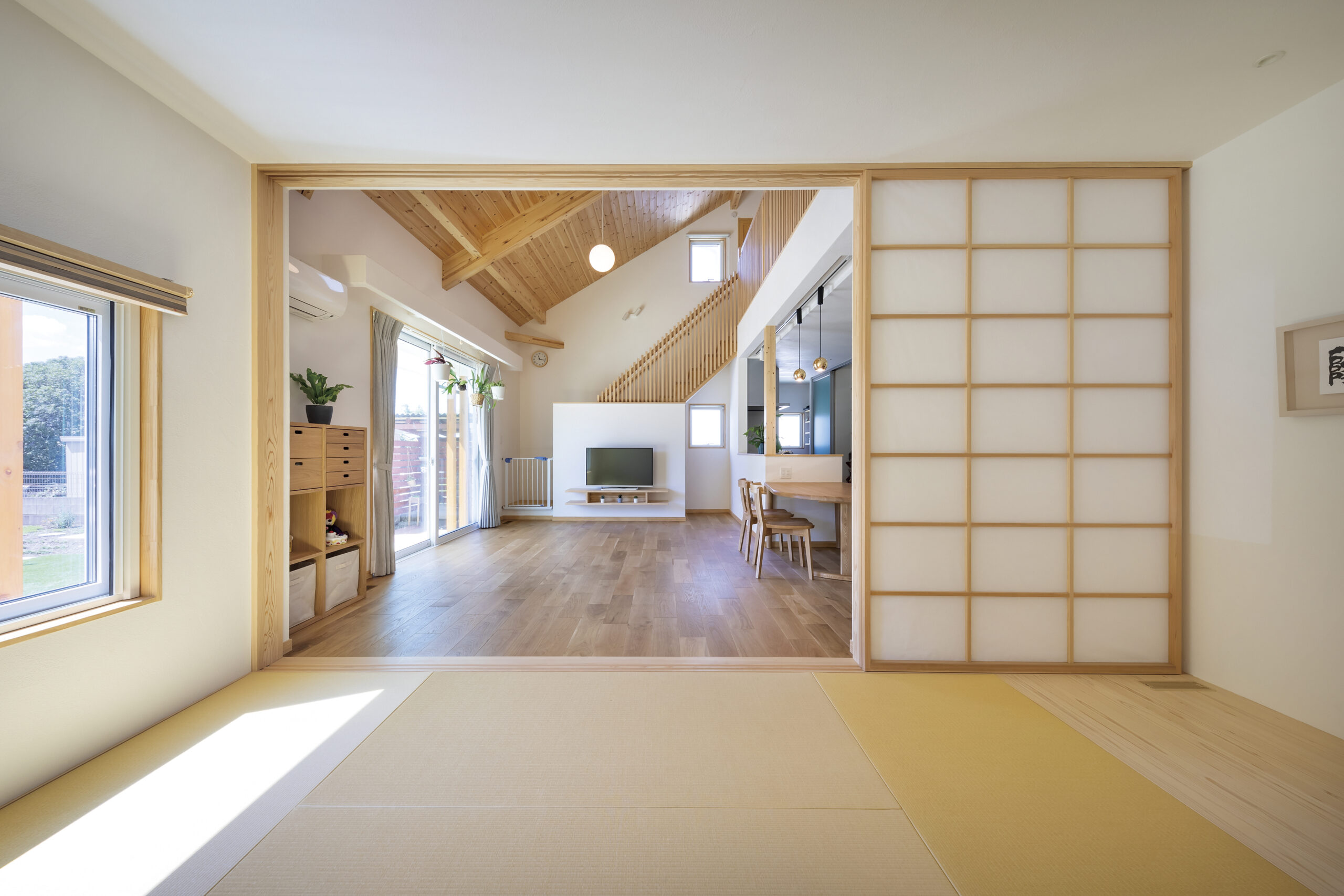 リビングに隣接した和室