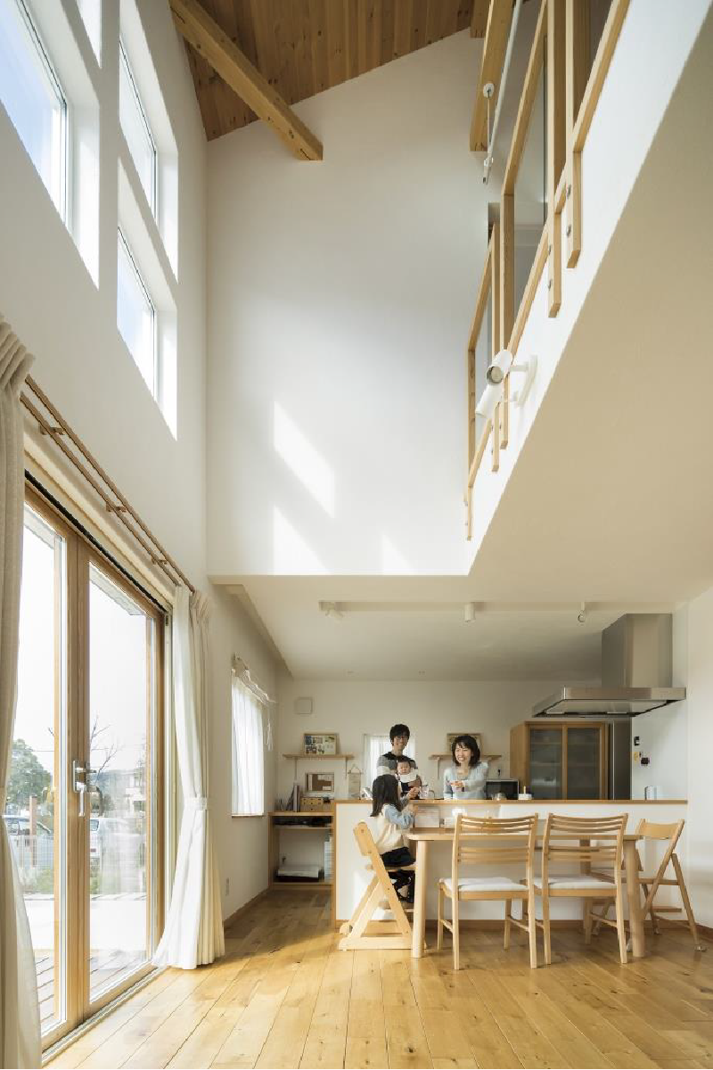 大開口の窓からたくさんの光が届き、いつでも明るいLDK