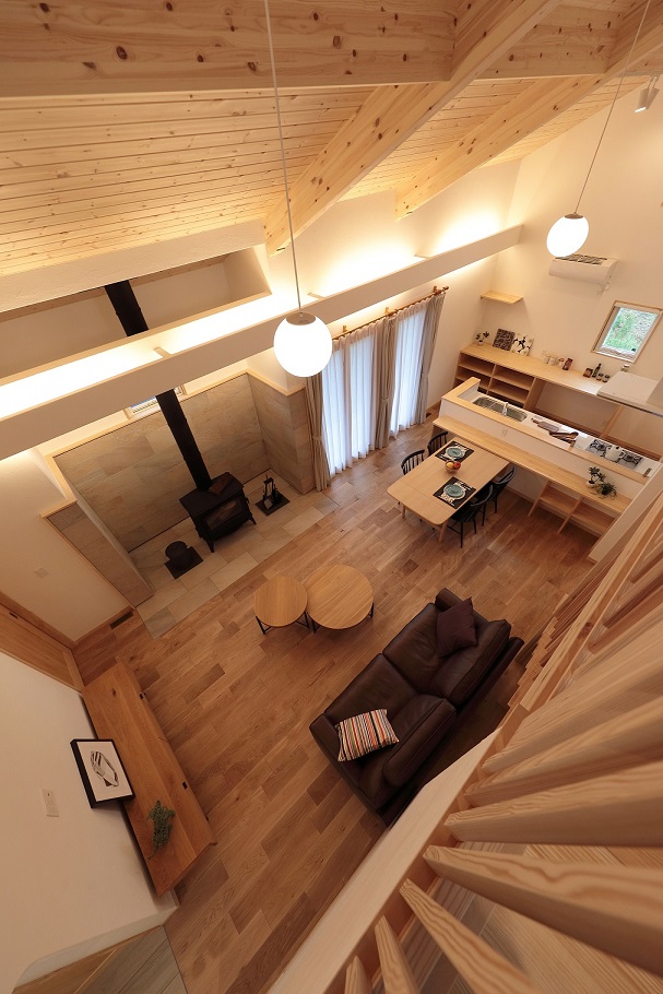 温かみのある漆喰と木の質感に癒される