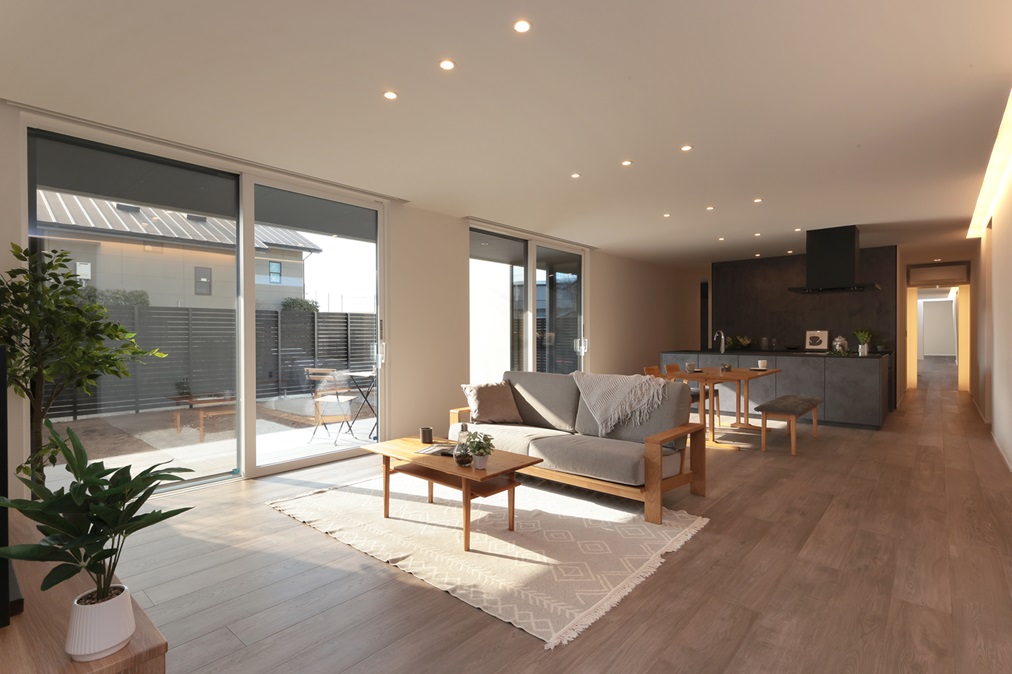 中庭とのつながりを意識したLDK