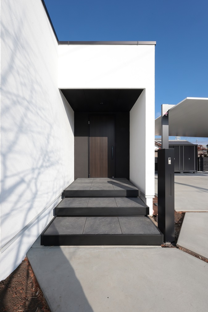 スタイリッシュな玄関ポーチ