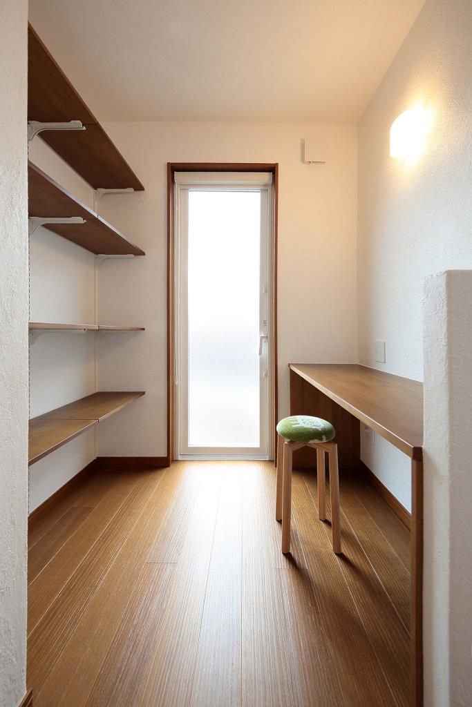 キッチン横の家事スペース