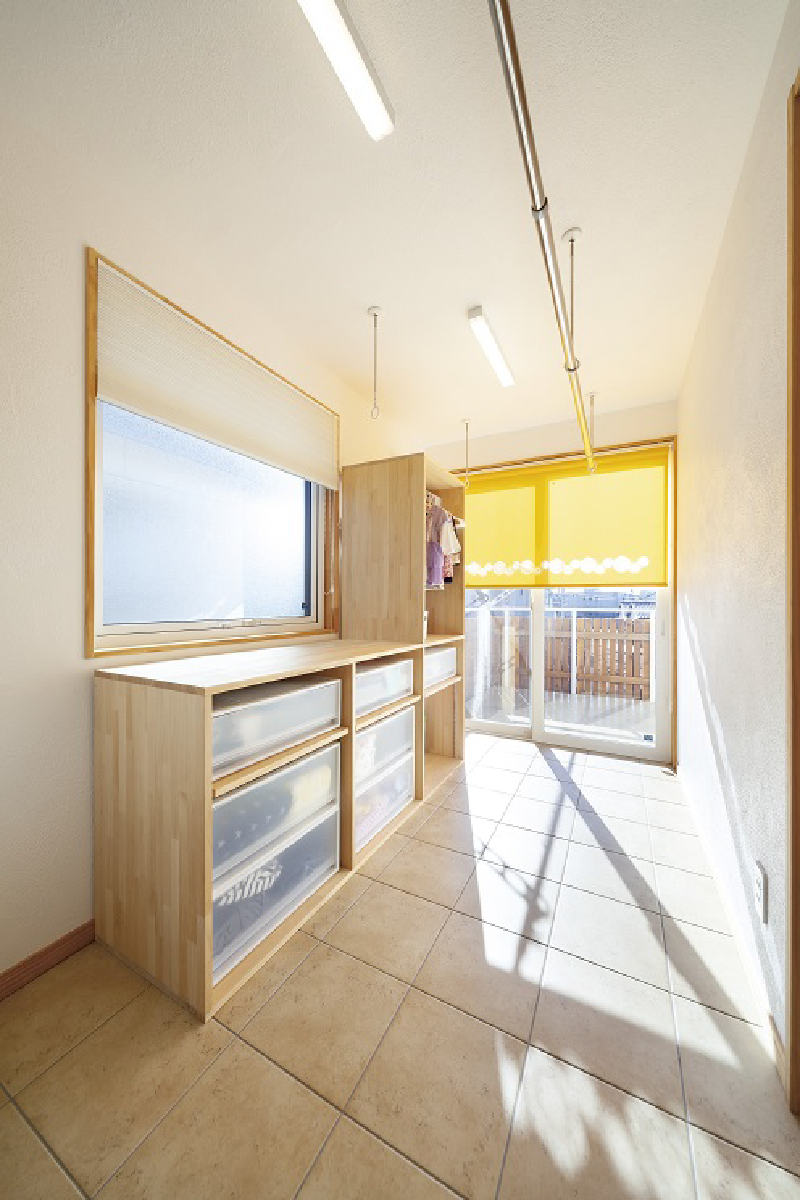 4帖のランドリースペース。室内干しはもちろん、そのままバルコニーに干すことも可能