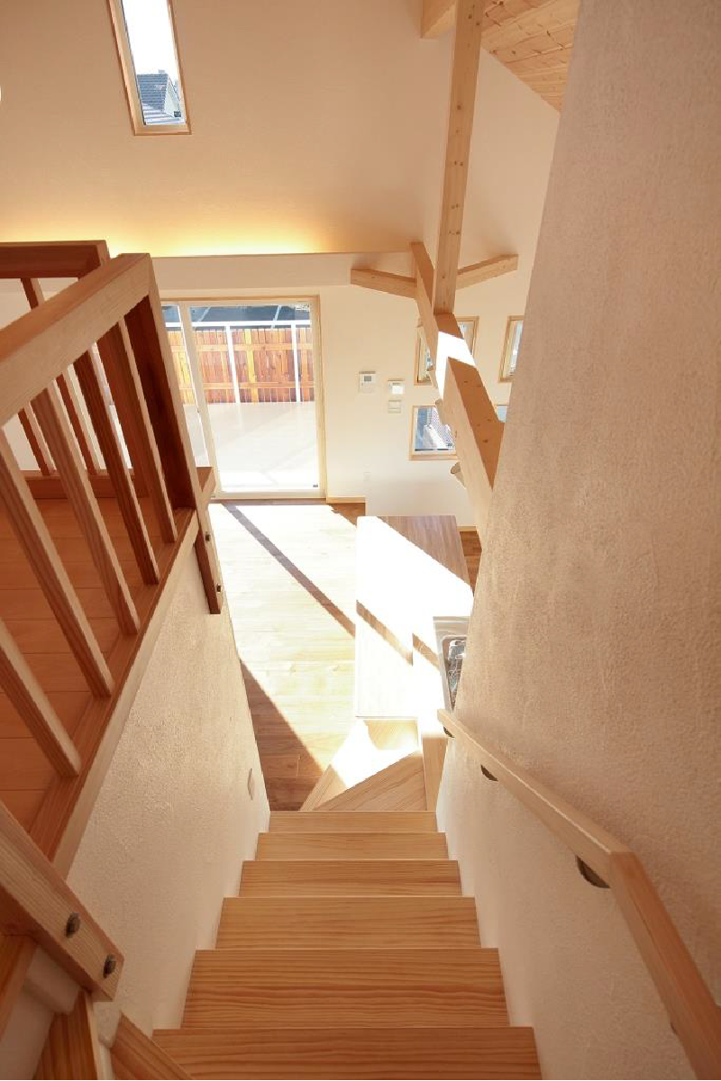 リビングからロフトへ続く階段