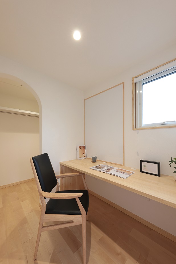 寝室奥に設けた書斎