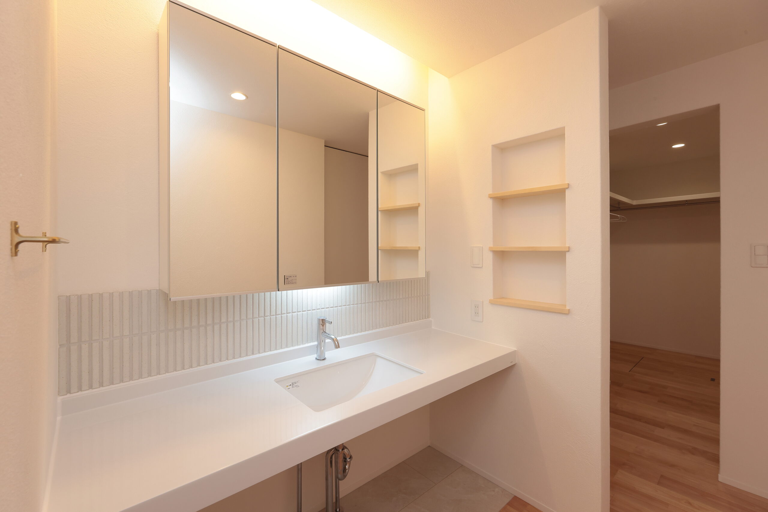 シンプルなタイルがおしゃれな洗面