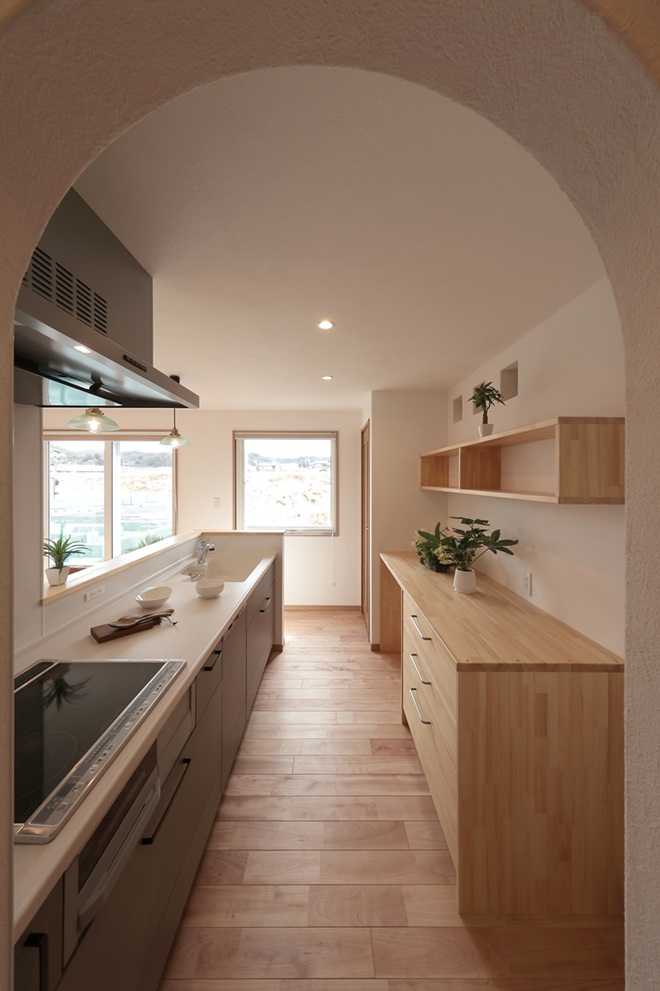 可愛さを引き立てるアーチ壁