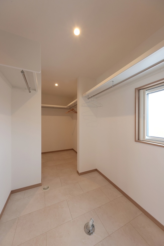 脱衣室と続くファミクロ。家事動線は最短で。
