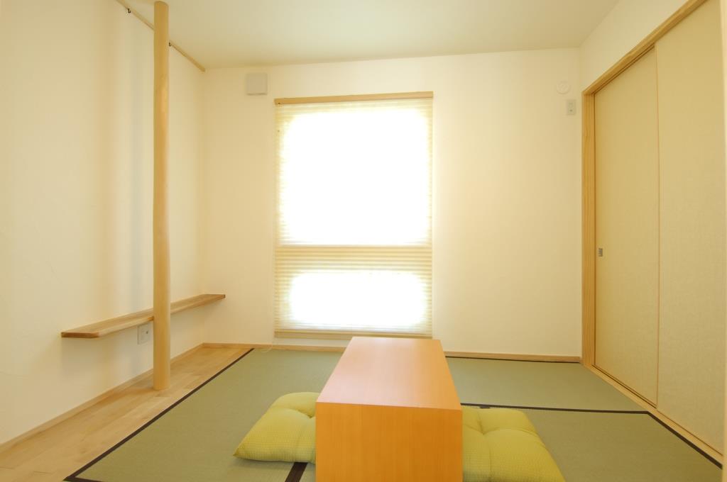 収納も確保した和室