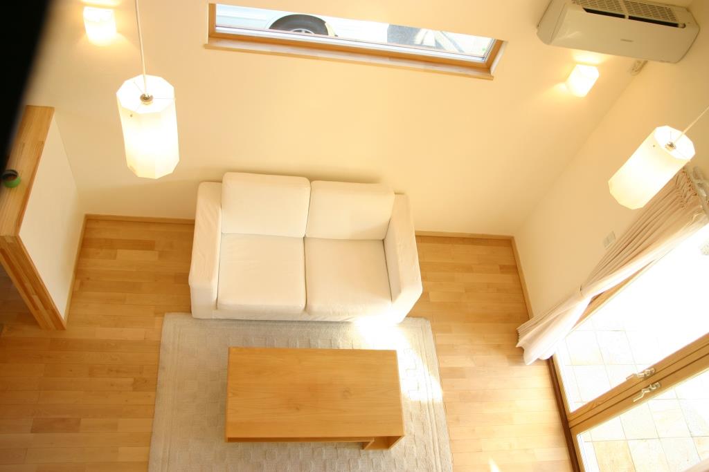 2階ホールともゆるやかにつながる