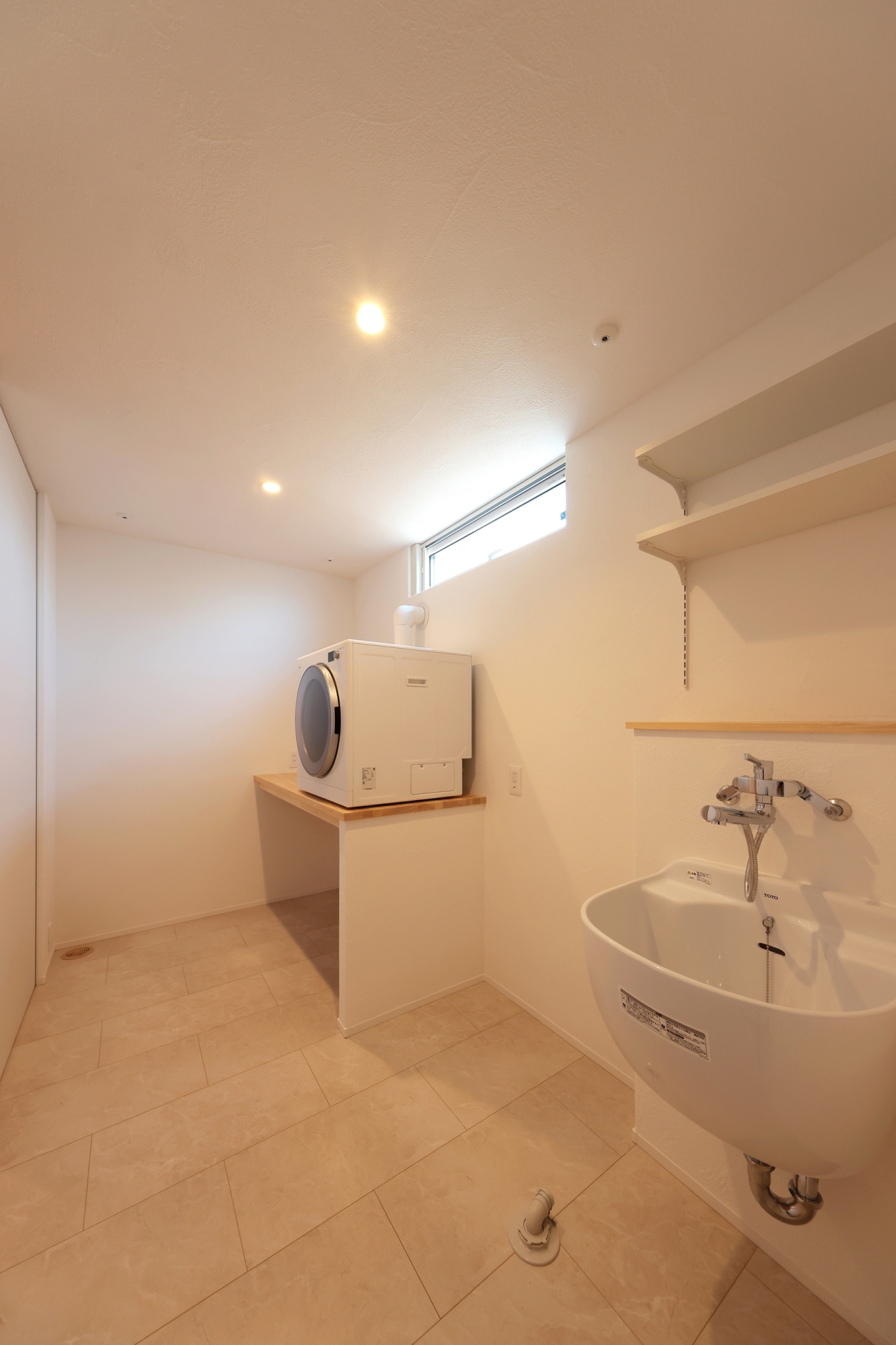 ガス乾燥機とスロップシンクで家事楽に