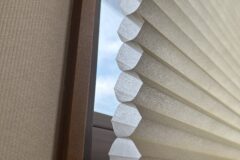 断熱ブラインドを取り付けました。