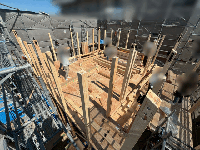 2階の柱が立った様子