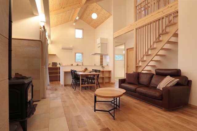 施工事例|薪ストーブのあるリビング