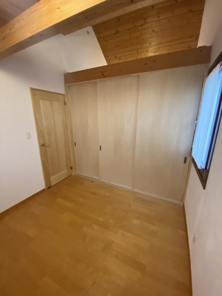 OB様邸の間仕切り工事を行いました